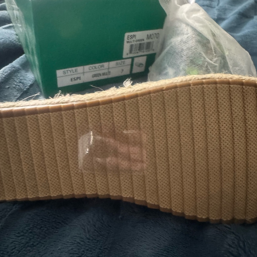 Tropical Green Espadrilles - Picture 3 of 4